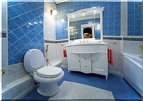 13 interesting decorating tips for a small bathroom