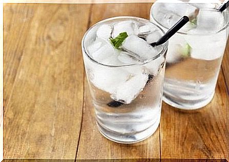 Two glasses of water with ice cubes.