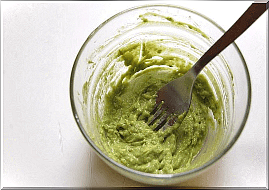 Avocado mask for daily hair care