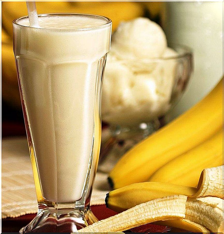 Protein shakes with oats and bananas