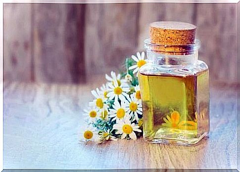 Bottle with oil and chamomile flowers help against dry skin.