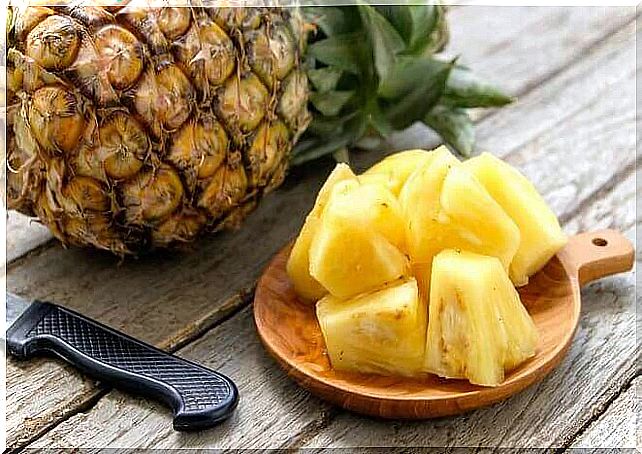 Pineapple for quick and easy salads