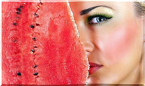 Face cleansing with peel of watermelons