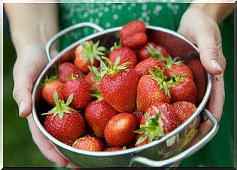 7 incredible effects strawberries have on skin