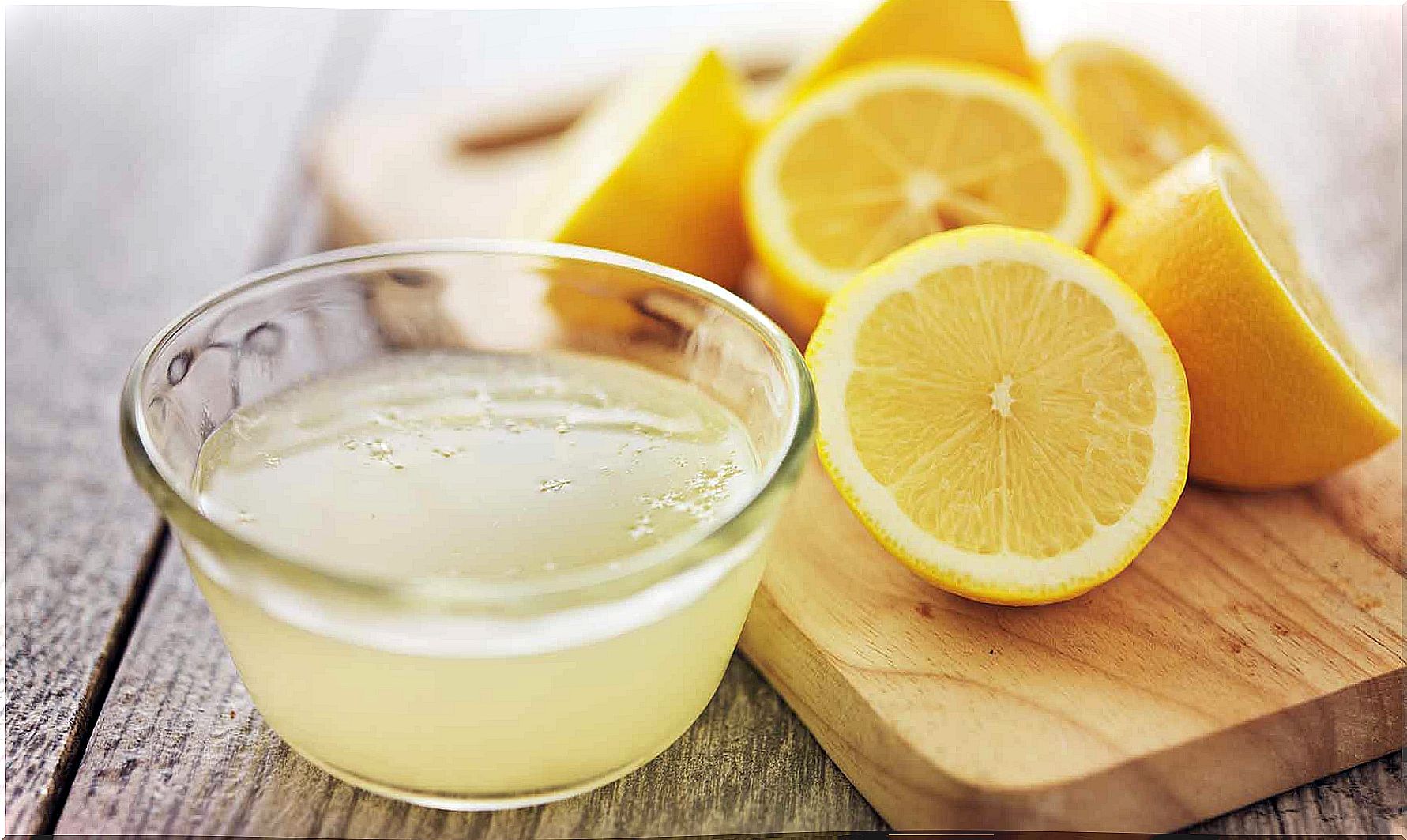 Lemon is a home remedy for calluses