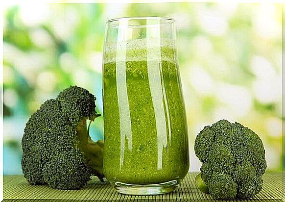 Juice made from broccoli, lettuce and carrot as a natural remedy for the prevention of osteoporosis