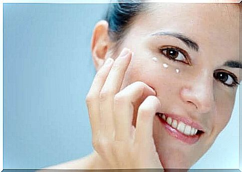 Caring for the eye area: 6 tips