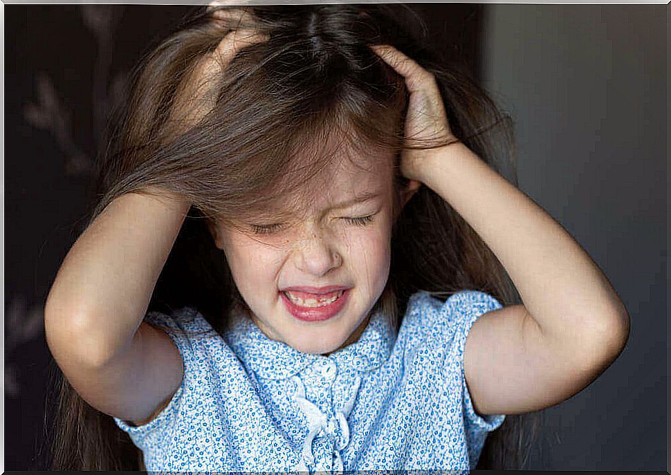 Childhood alopecia - child grabs his hair