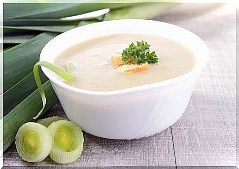 Cream of vegetable soup with mushrooms, leek and ginger