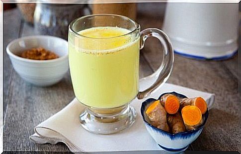 Drink with ginger, turmeric and cayenne pepper