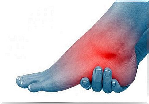 First aid for swollen feet and ankles