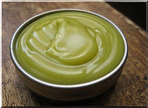 Garlic-lemon ointment for varicose veins