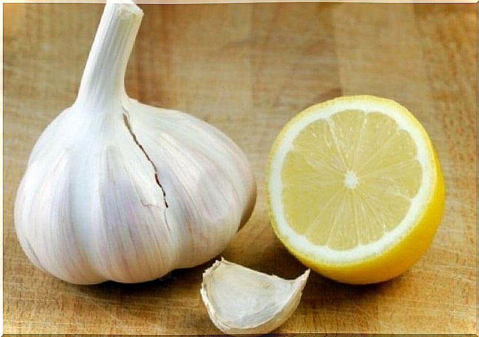 With garlic and lemon against varicose veins