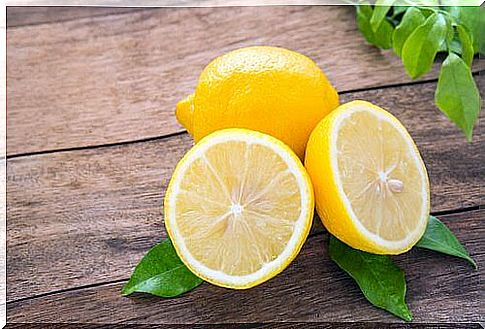 Lemon as a home remedy for skin spots