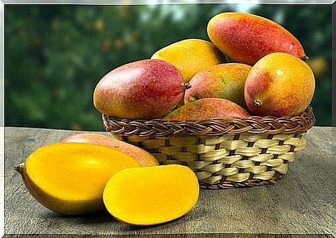 basket-with-mango