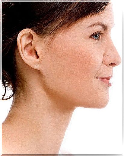 What helps against brown spots on the neck?